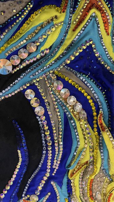 Продается купальник для художественной гимнастики новый