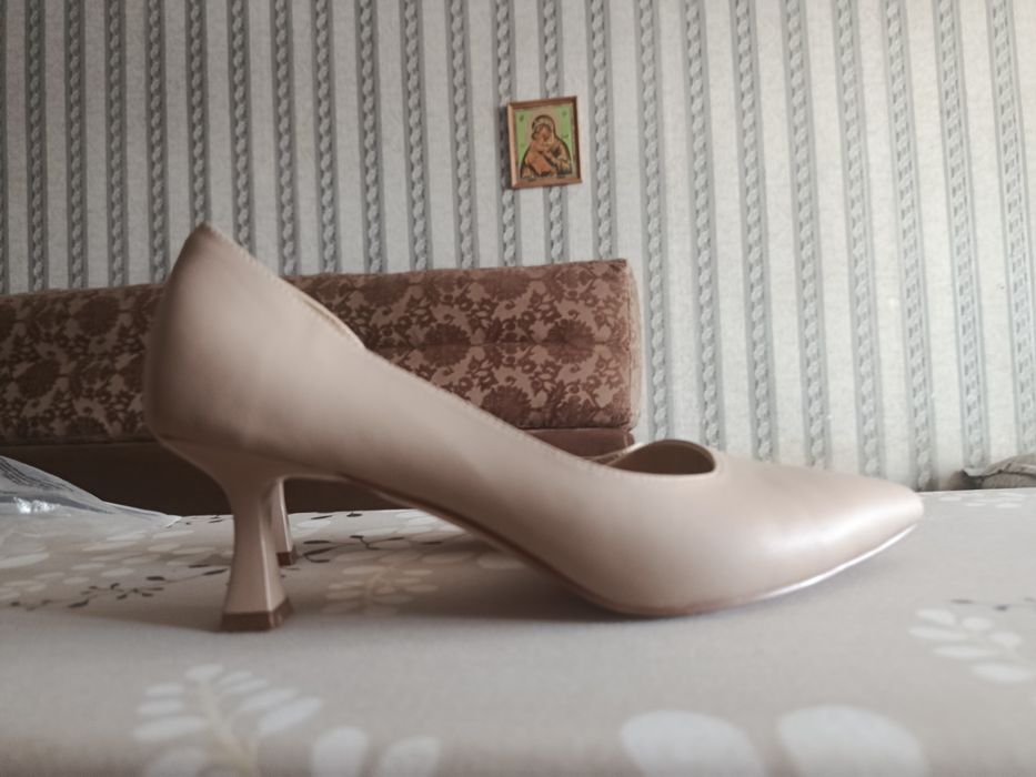 Продам женские туфли