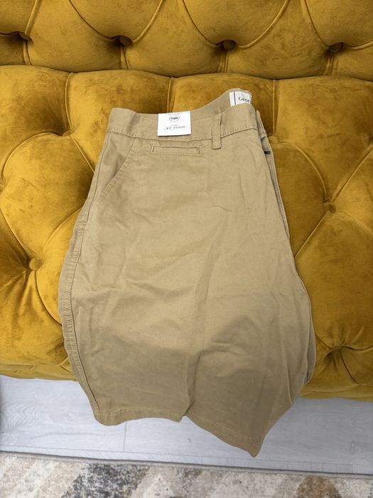 Pantaloni scurti noi