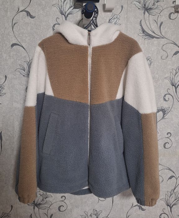 Продам ветровку, лёгкую куртку