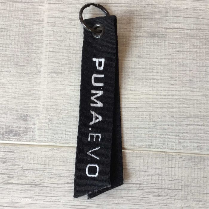 НОВ 100 % оригинален черен ключодържател на PUMA / Пума
