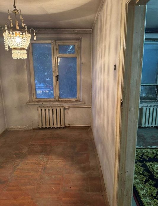 Срочно! Продаётся трёхкомнатная квартира в центре на Шота Руставели.