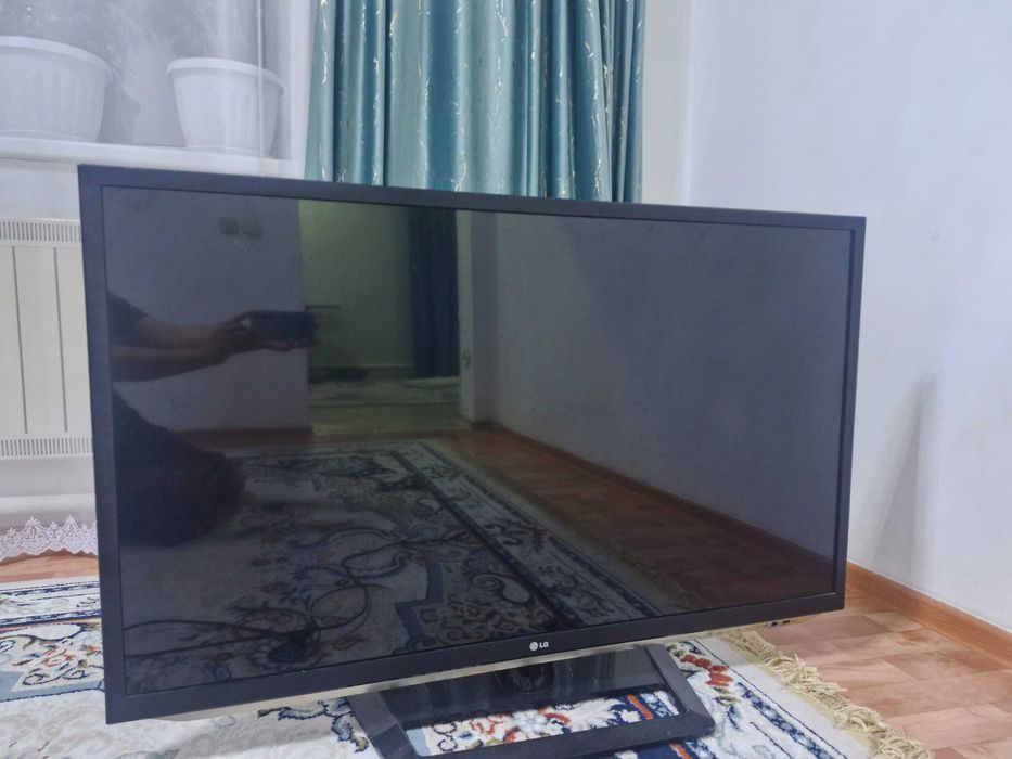 Недорого продам телевизор LG 47LM580T (47" / 119 см)