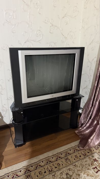 Телнвизор с подставкой