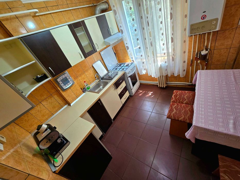 Apartament 3 camere de vanzare - Dragasani, zona Gib Mihaescu / Rusidava