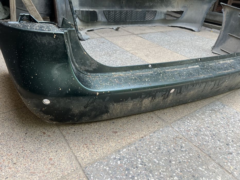 Продам задний бампер от Mazda MPV 2002