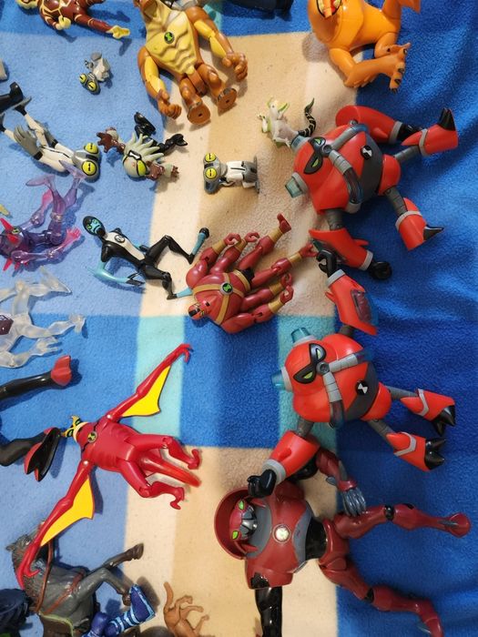 figurine rare ben 10 ,de preferat local