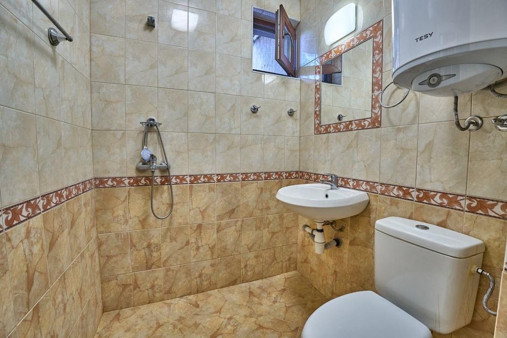 Дава се под наем Двустаен апартамент в Пловдив, Център - 65 кв.м за 460 € - Снимка #6