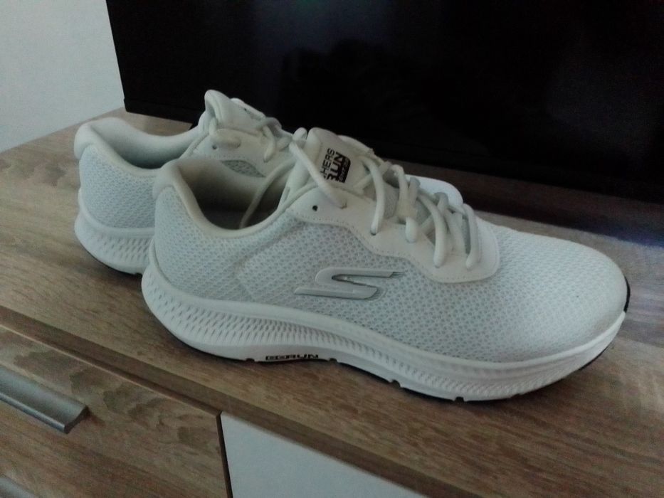 Adidasi sketchers nr.38