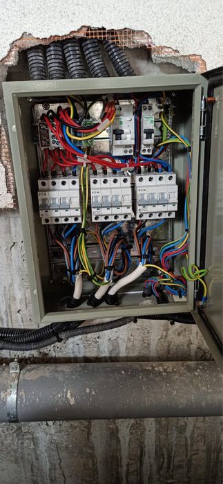 Probleme electrice? Instalații și reparații pentru casă și industrial