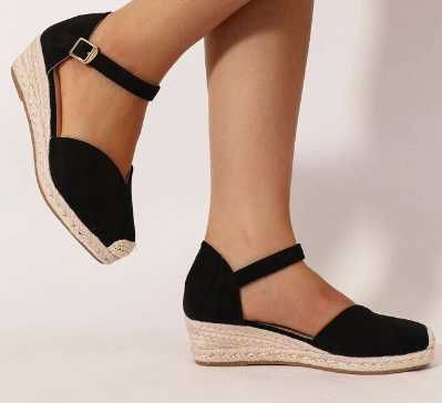 Красиви елегантни сандали