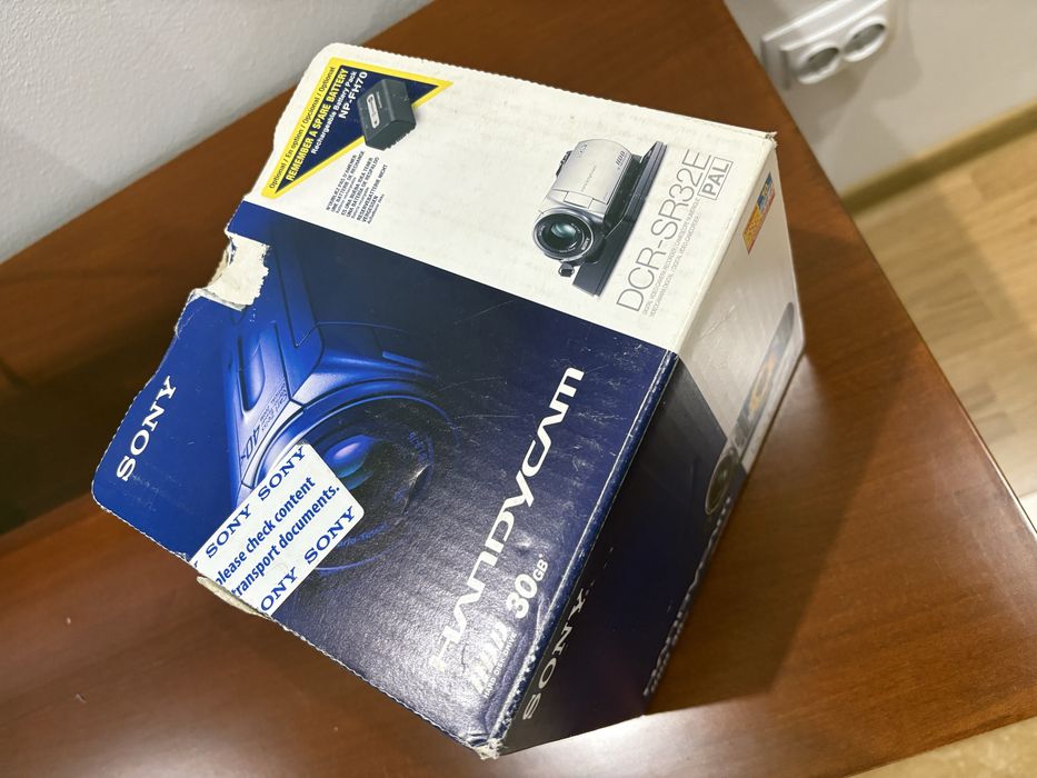 Cameră video de mână Sony Handycam DCR-SR32E