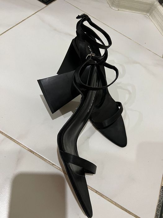 Продам Босоножки 40р