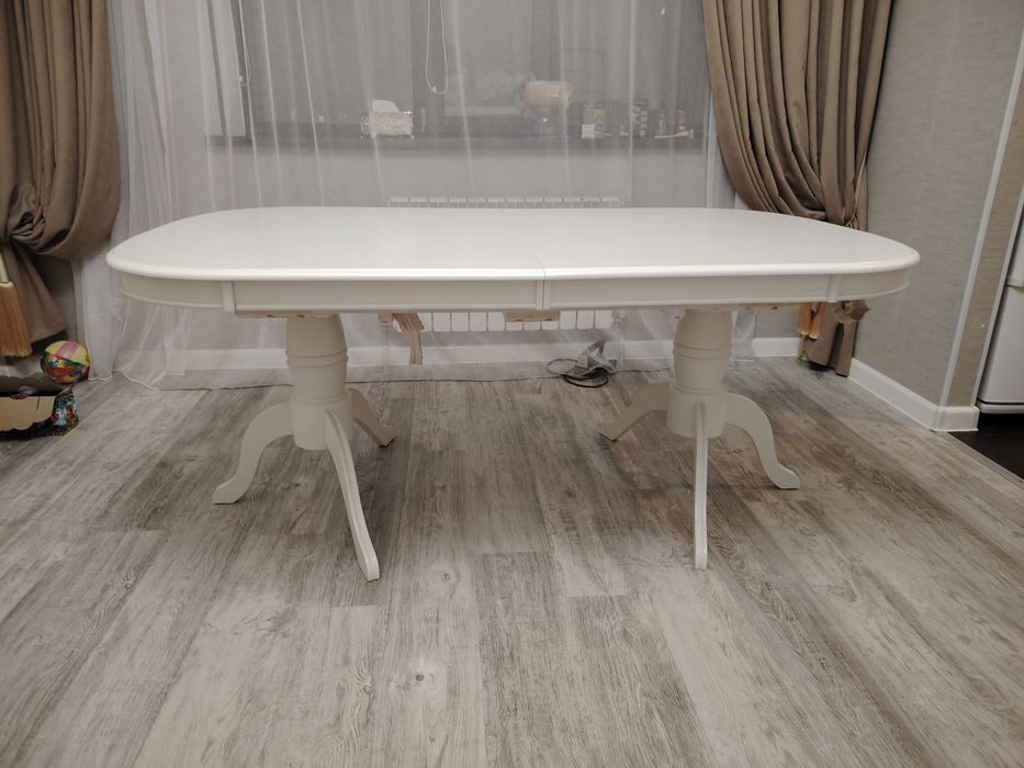 Стол для гостиной