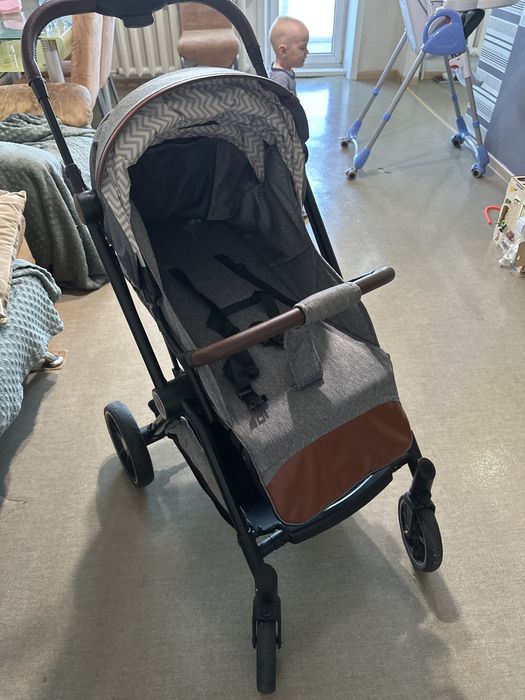 Коляска прогулочная