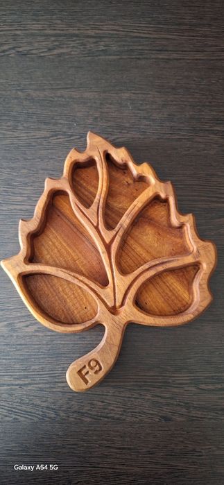 Менажница  в   форме   листа