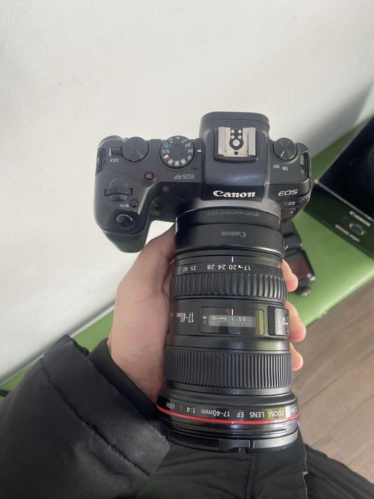 Canon eos rp. 2 обектива . Один ширик 17-40 ф4. Светоосильный 85мм 1.8