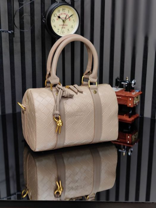 Louis vuitton,mıu mıu ,venetta bottega,christıan dıor