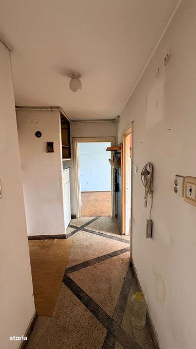 Apartament 2 camere, zona centrala, decomandat, etaj intermediar !