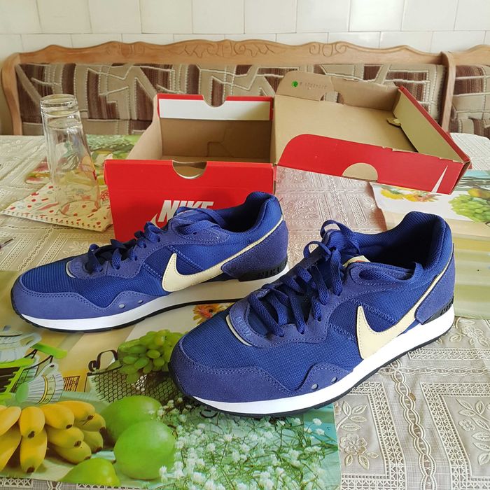 Vand adidasi  Nike