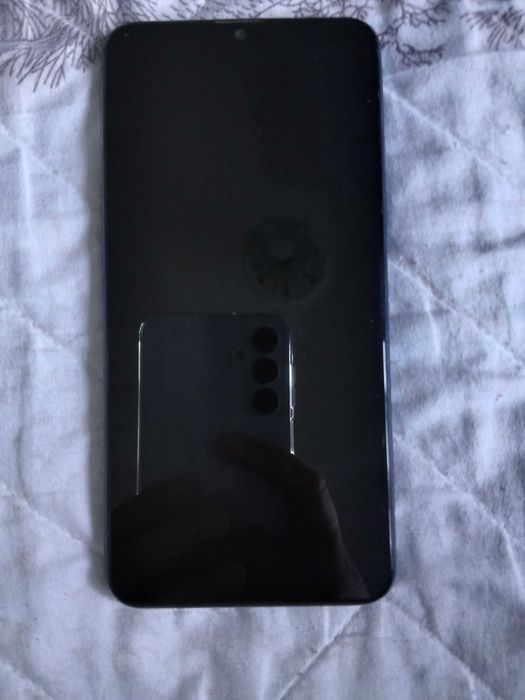 Продаю самсунг телефон