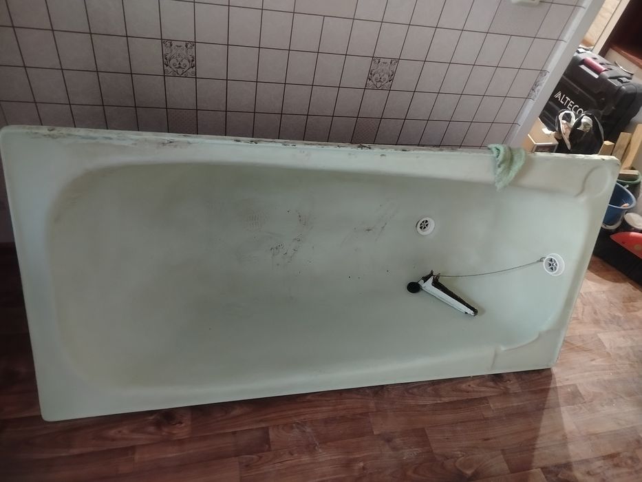 Отдам ванну чугунная