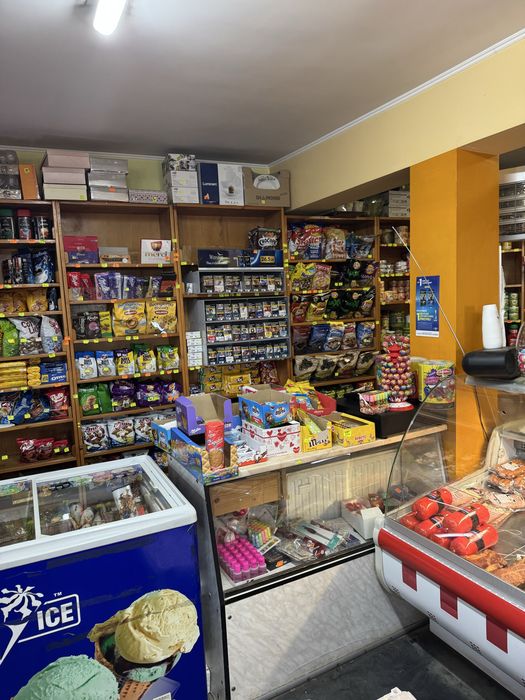 Rafturi plus Tejghele Magazin Alimentar