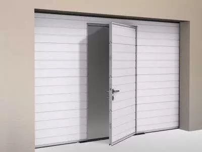 Секционные гаражные ворота с калиткой
