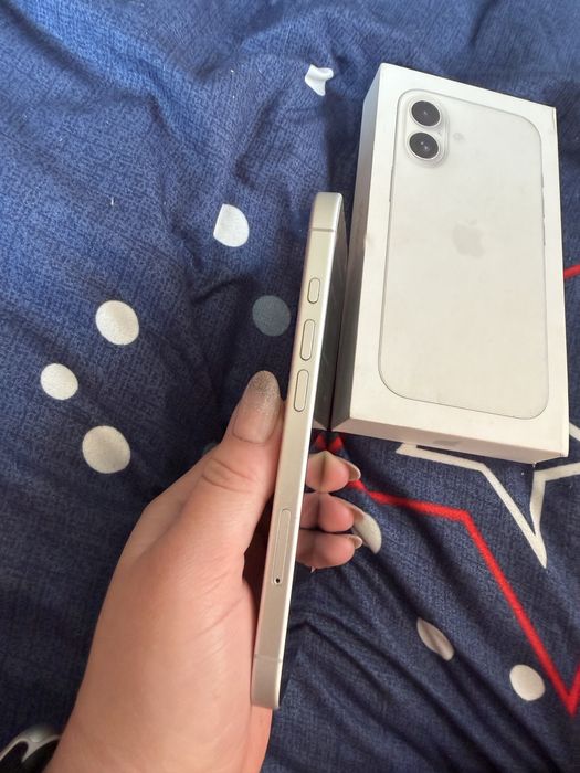 Продам телефон Айфон 16