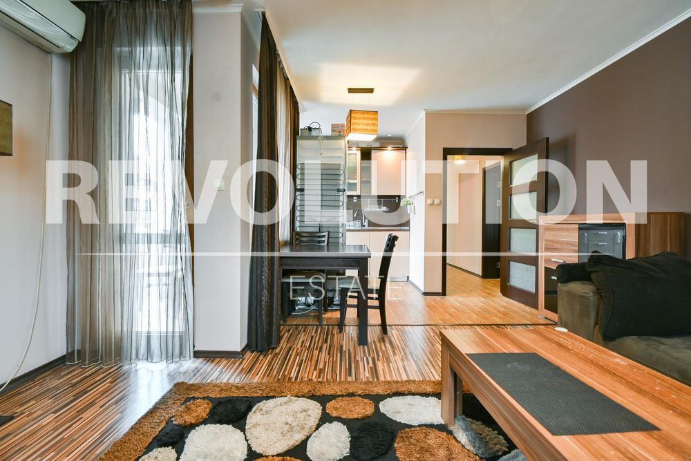 Дава се под наем Тристаен апартамент в София, Витоша - 90 кв.м за 825 € - Снимка #2