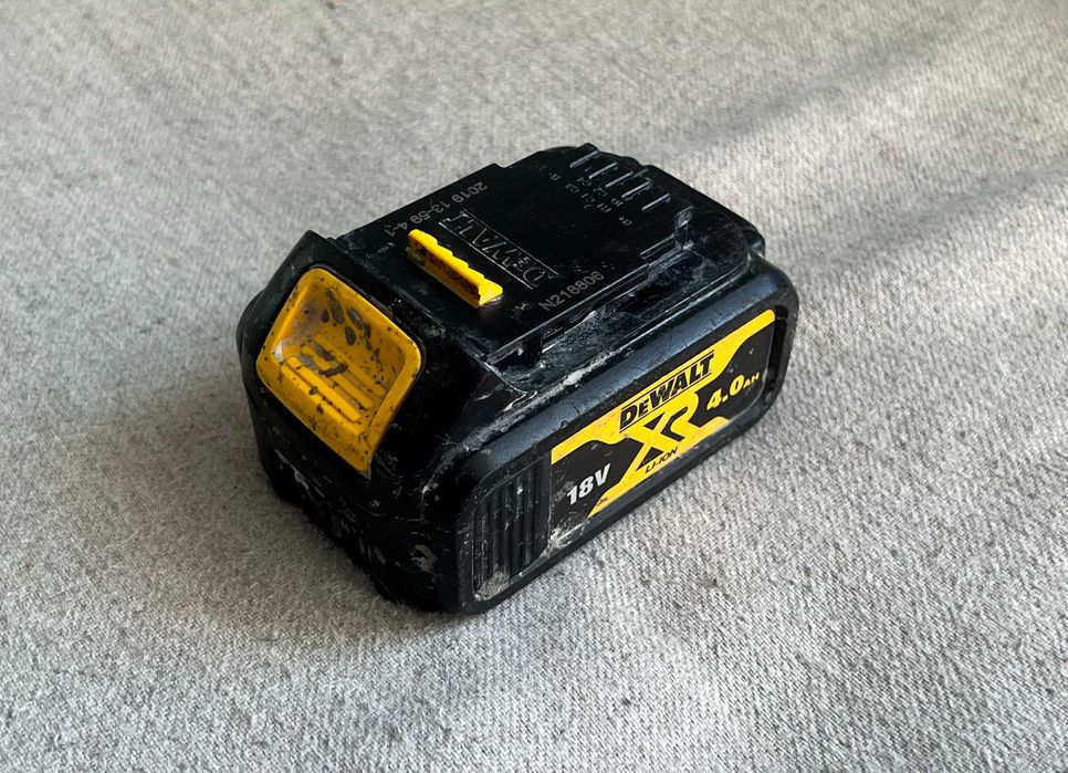 Baterie acumulator Dewalt 18V de 4 amperi - buna