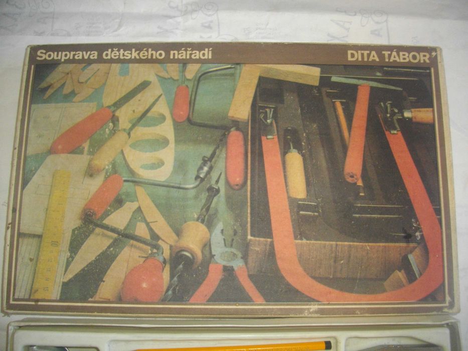 Нов к-т ръчни инструменти Ел. Такер AEG Фреза BOSCH Лепачка Пластмаса