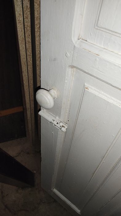 Продам деревянную дверь