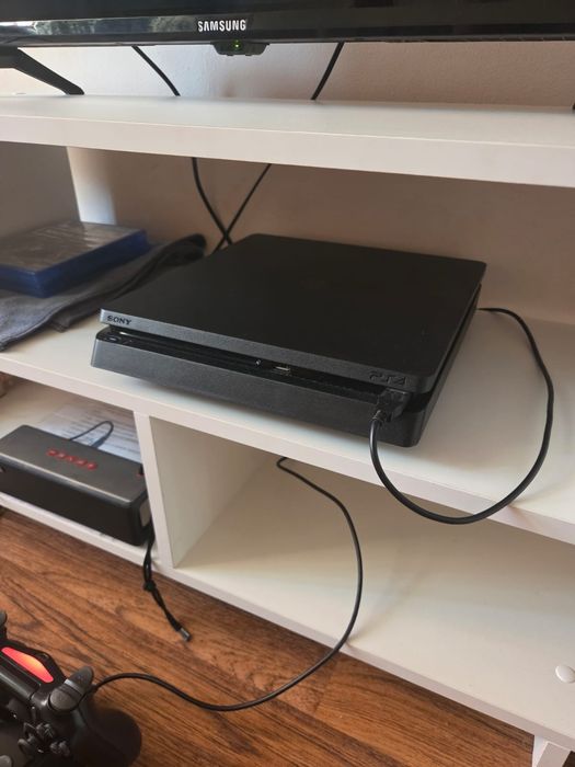 Продам sony play station 4