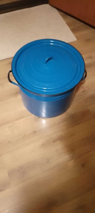 Кастрюли эмалированные советского производства