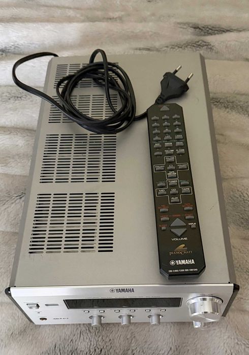 Yamaha RX-E 400 receiver
