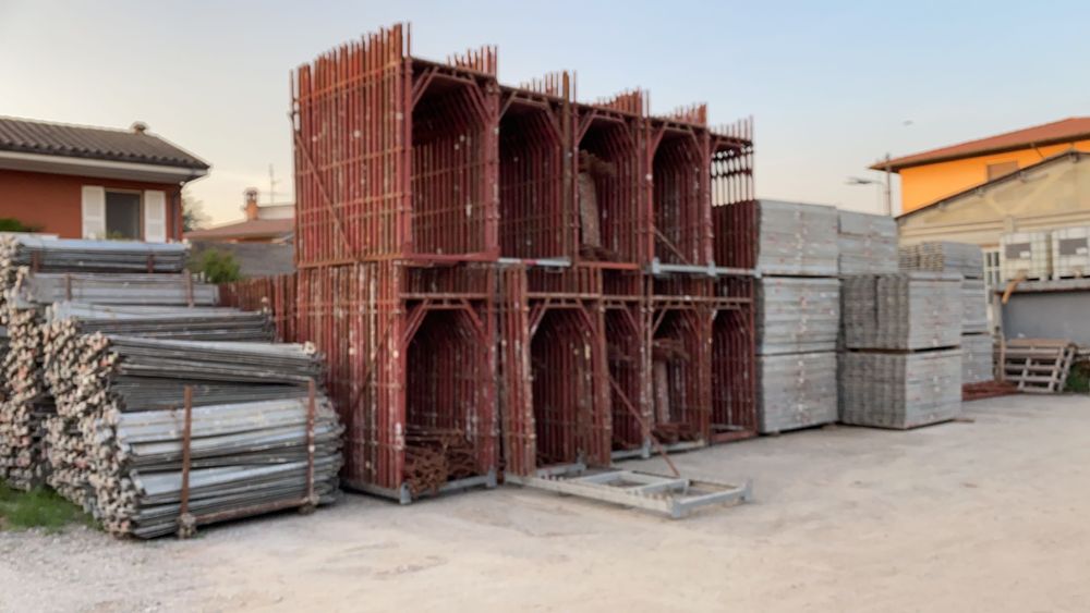 Inchiriez Schela-Metalica———— Popi Metalici RON 3,5 bucata Vama Veche