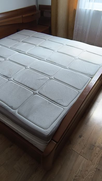 Vând pat matrimonial