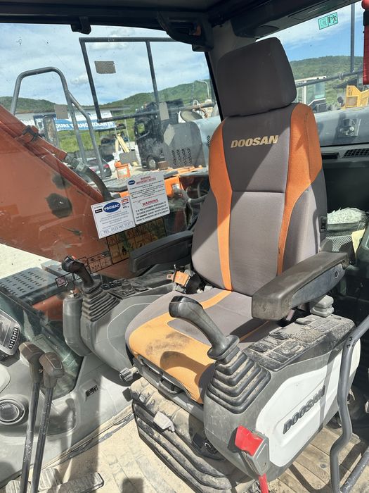 Excavator Doosan DX140LCR 15 tone