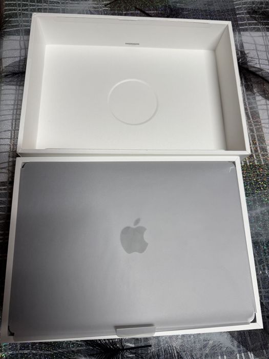 Macbook air m3 24gb ram 512ssd