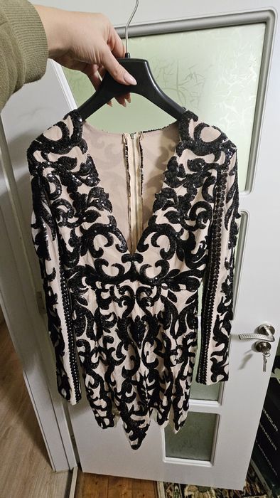 Стилна рокля с паети