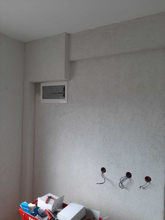 Electrician .  servici instalatii electrice si automatizari