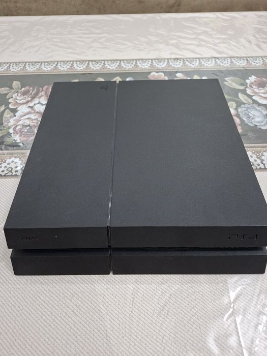 Продаётся Playstation 4