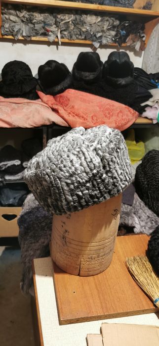 Caciuli rusesti din blana de miel