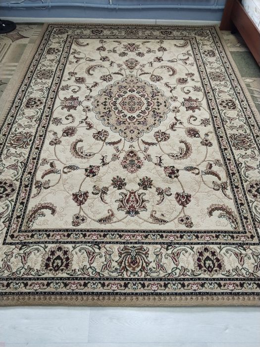 Ковер новый  2×3  красивый