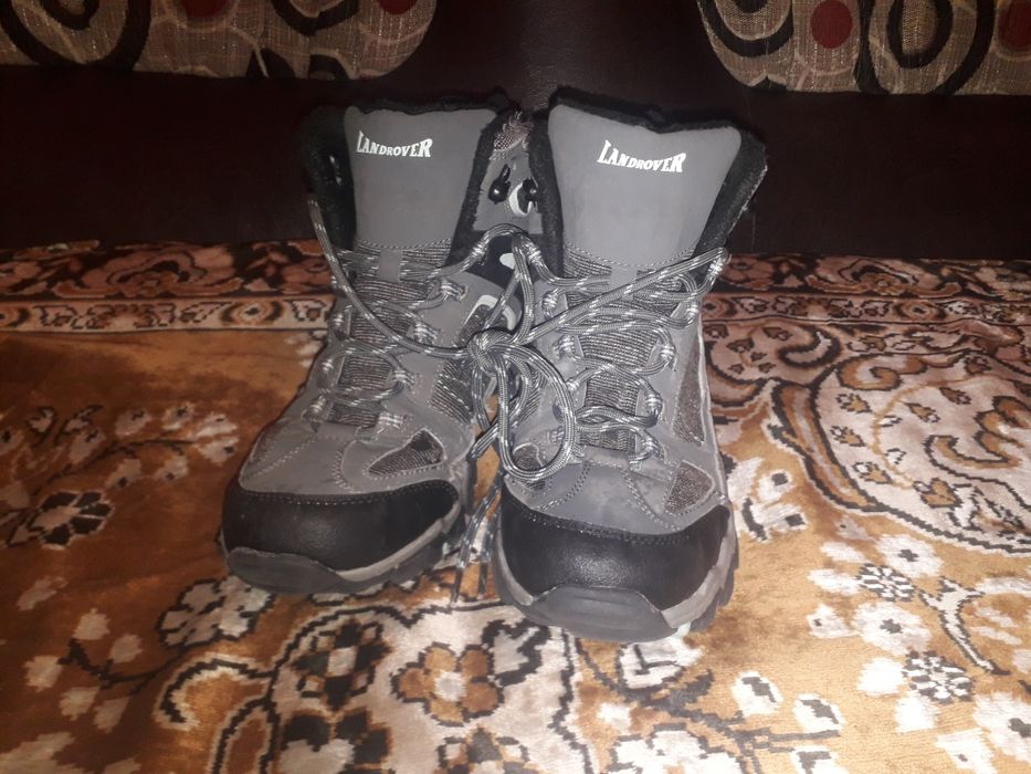 Ghete Landrover marimea 41 USA
