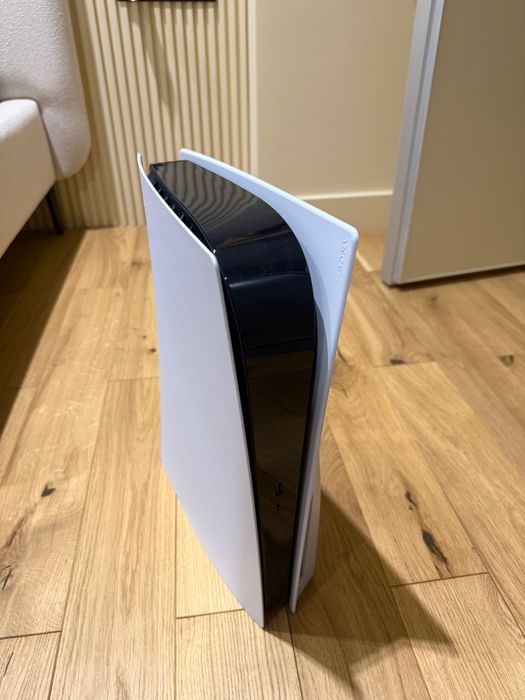 PS5 CFI-1208a, с диском