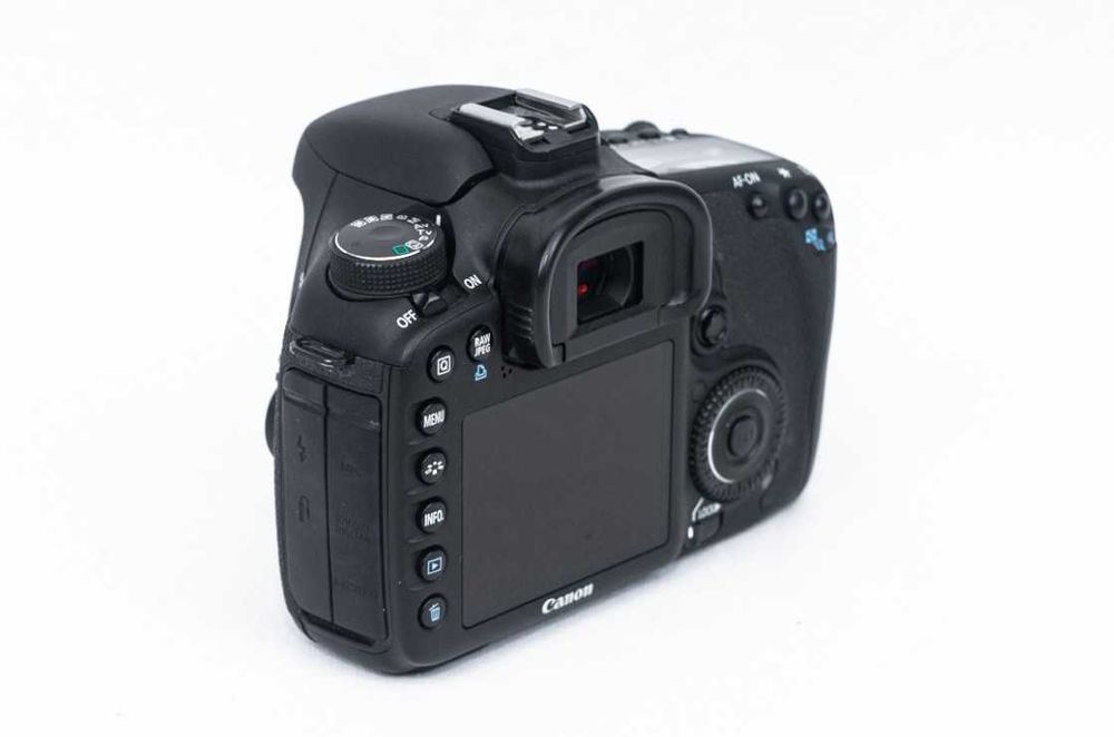 Canon EOS 7D Mark I - Body - 21.000 de cadre - Aparat foto DSLR