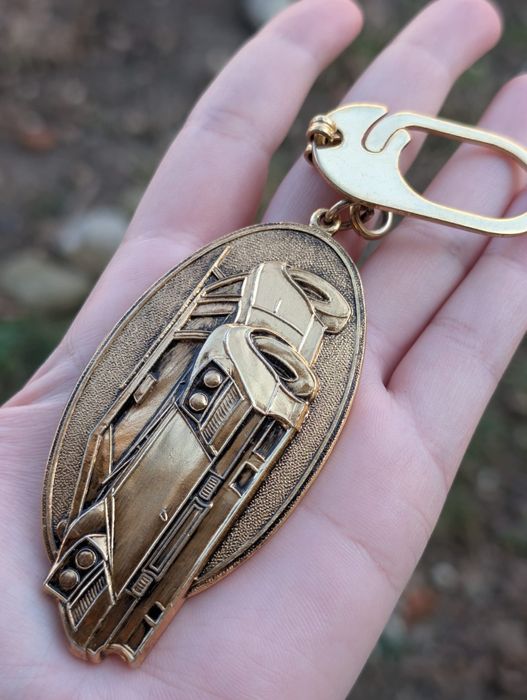 Brelocul Alpine 7909L in editie limitata, copii