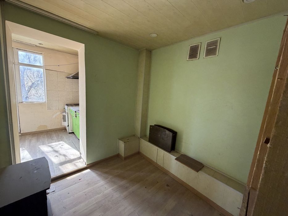 Сотилади  2хона 2 этаж гиштлик дом 6 метр веранда бор вокзал парк